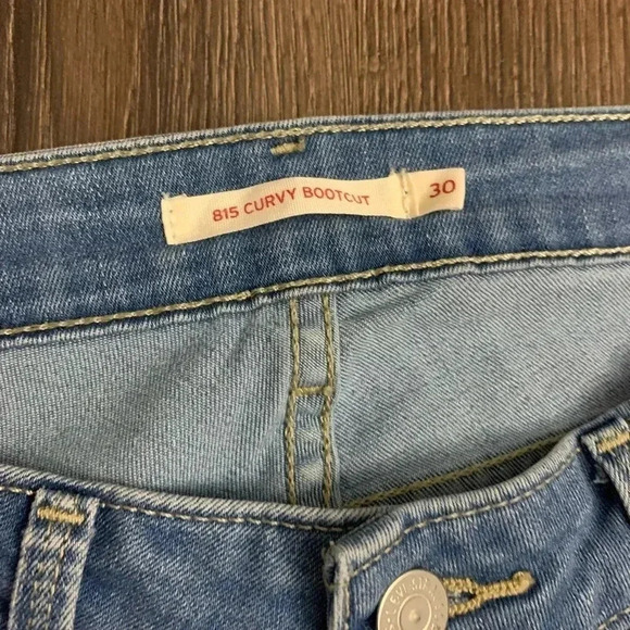 815 curvy boot cut Levi's light wash jeans | size - Picture 7 of 8
